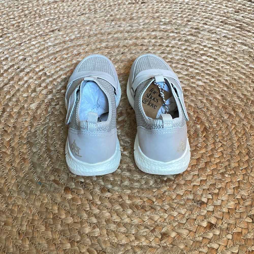 OTBT Vicky in Dove. NWB. So comfortable. - Picture 8 of 11